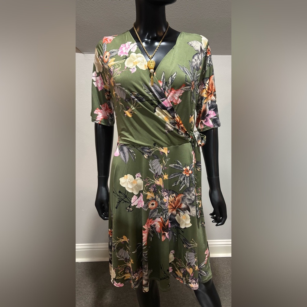 Gilli olive print floral wrap dress Jersey knit size L large